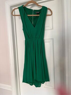 Express Green High-Low V-Neck Sleeveless Dress